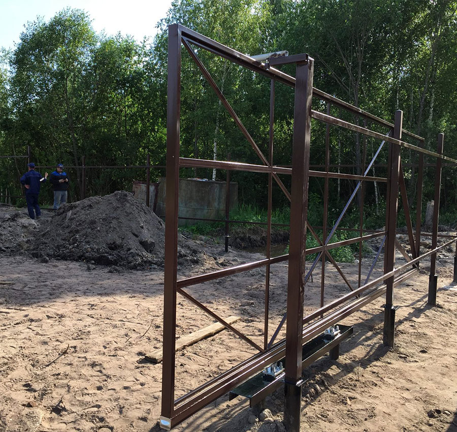 Варианты ворот на винтовых сваях в Саратовской области